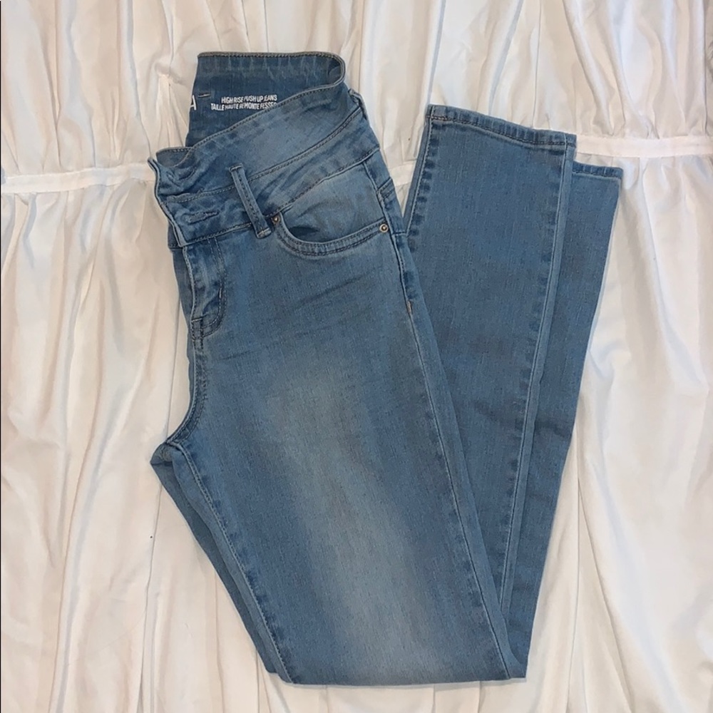 Light wash skinny jeans